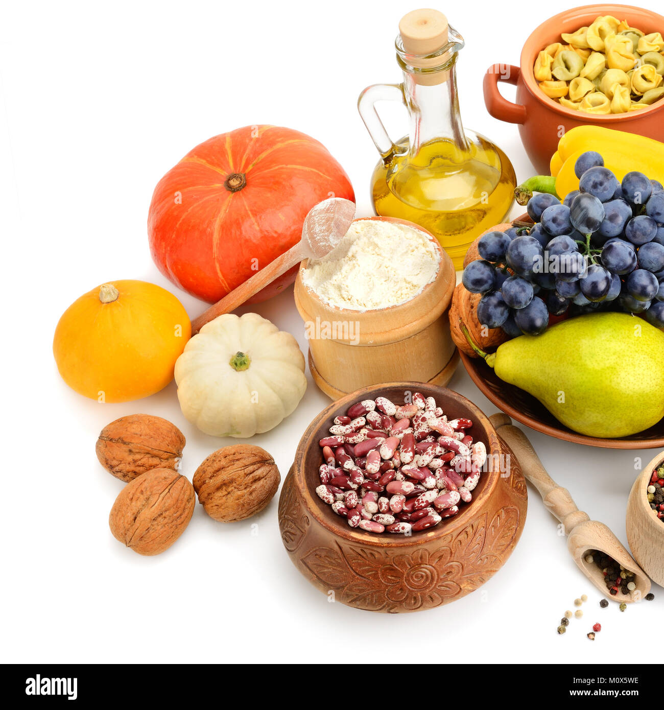 Ensemble de produits naturel isolé sur fond blanc Banque D'Images