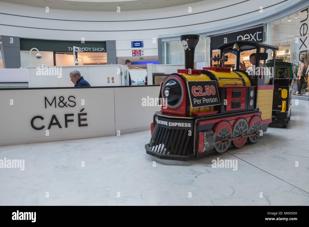 Former et Marks and Spencers cafe dans centre commercial Liffey Valley, Dublin, Irlande Banque D'Images