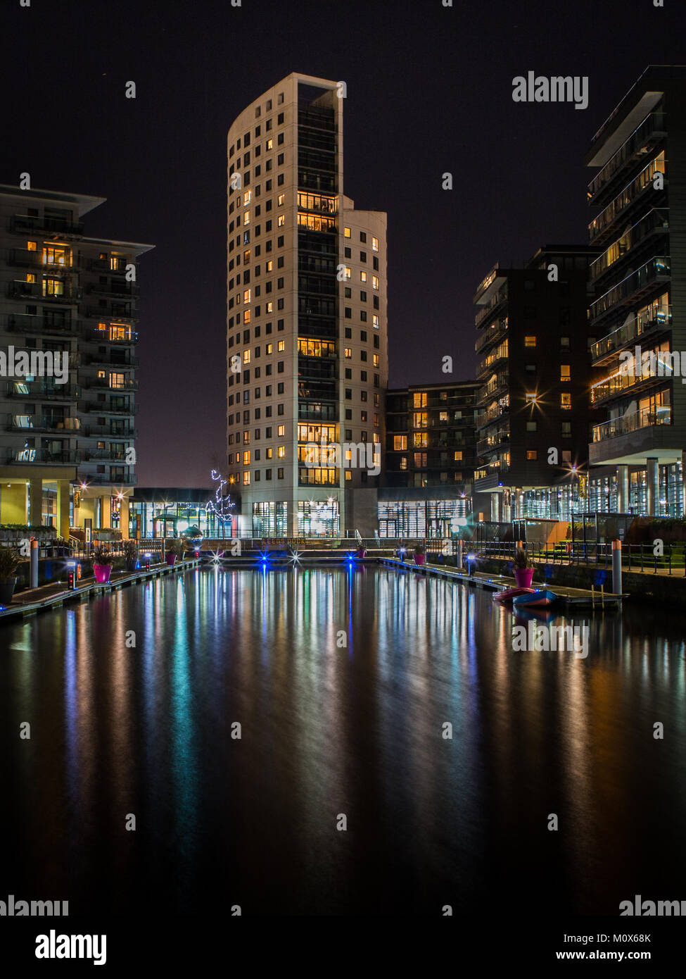 Clarence Dock / Dock dans Leeds Leeds, West Yorkshire, UK at Night Banque D'Images