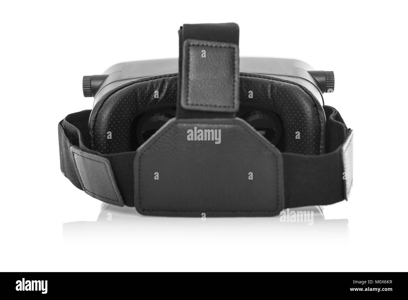 Lunettes de réalité virtuelle isolé sur fond blanc. Banque D'Images