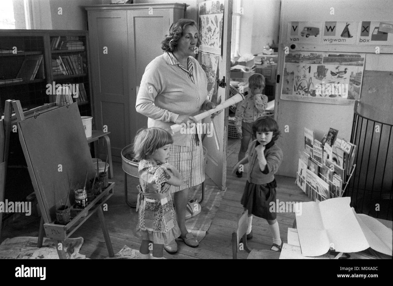 L'école primaire du village des années 1970 en Angleterre. Cheveley Cambridgeshire 1978 70s UK HOMER SYKES Banque D'Images