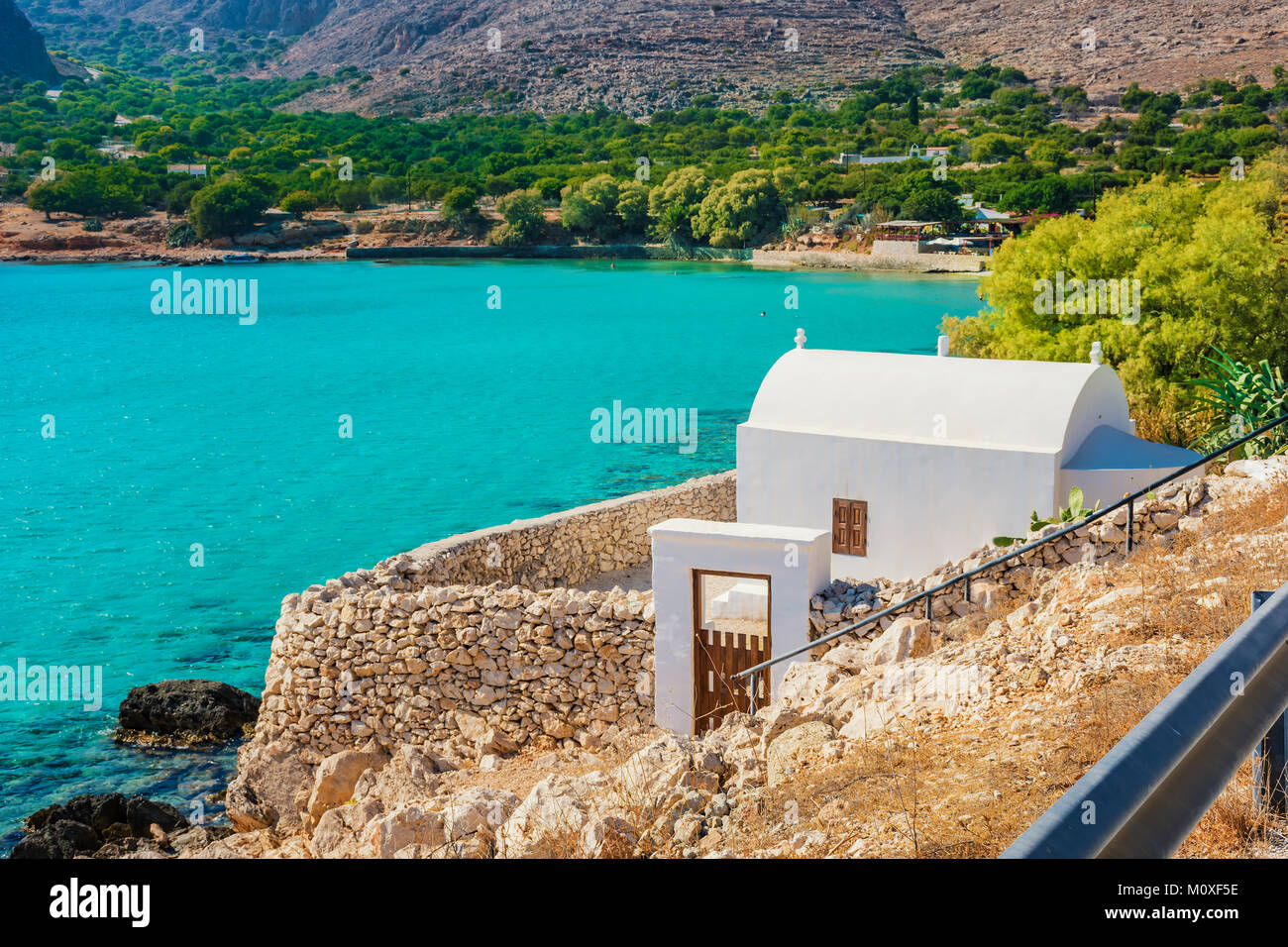 Petite chapelle orthodoxe près de Pontamos Beach sur l'île de Halki (Grèce) Banque D'Images