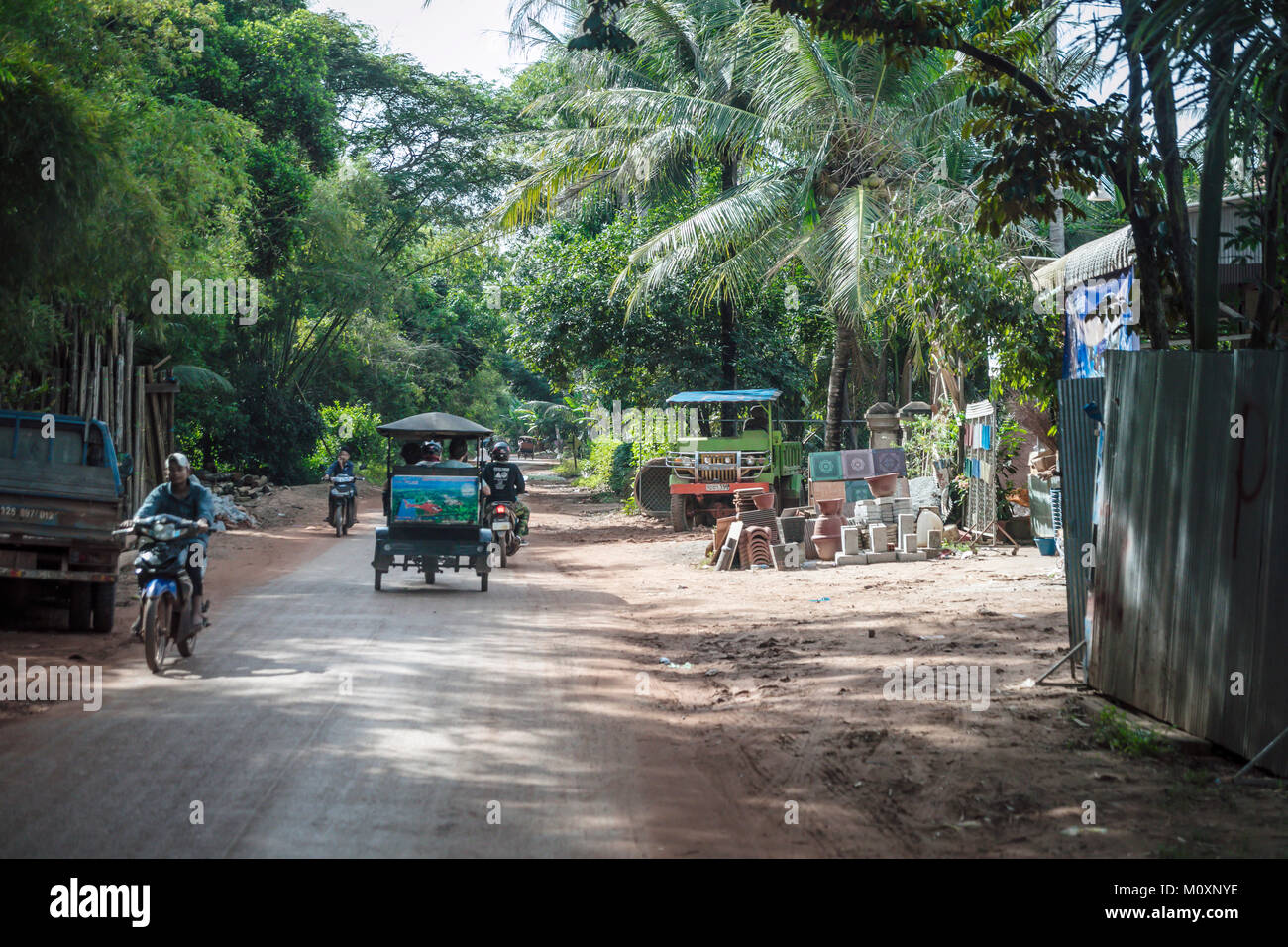 Trafic, Sangkat Chat Kouk, Krong Siem Reap, Cambodge. Banque D'Images