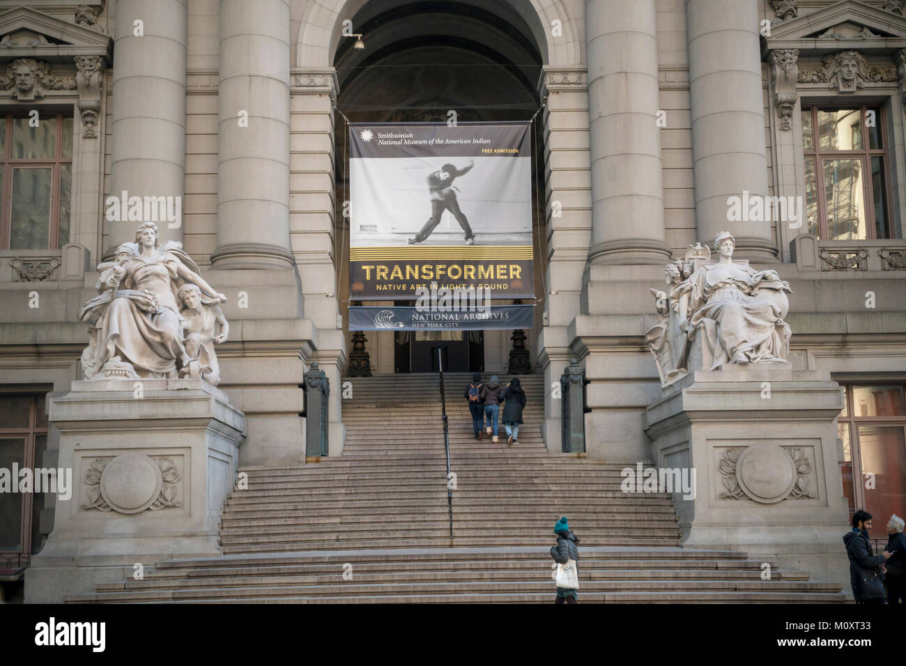 Les visiteurs au Smithsonian's Museum of the American Indian le Bowling Green à New York le samedi, Janvier 20, 2018 Entrez le musée qui est resté ouvert malgré le gouvernement de l'arrêt. Services essentiels, y compris le courrier sont toujours en exploitation et certaines agences fonctionnent toujours, mais à une capacité limitée. Â© Richard B. Levine) Banque D'Images