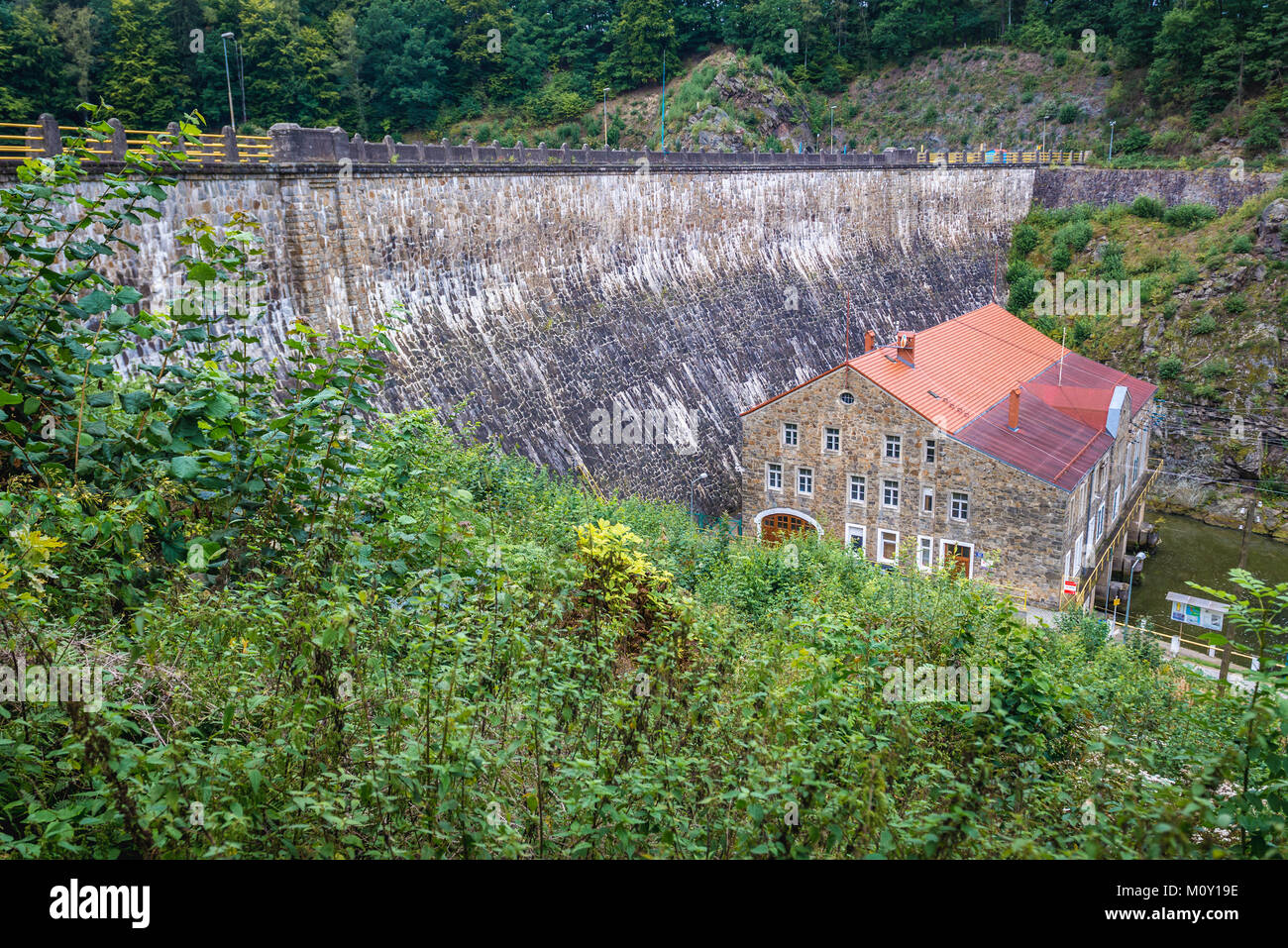 Usine hydroélectrique de Zlotniki barrage sur la rivière Kwisa en Basse-silésie de Pologne Banque D'Images