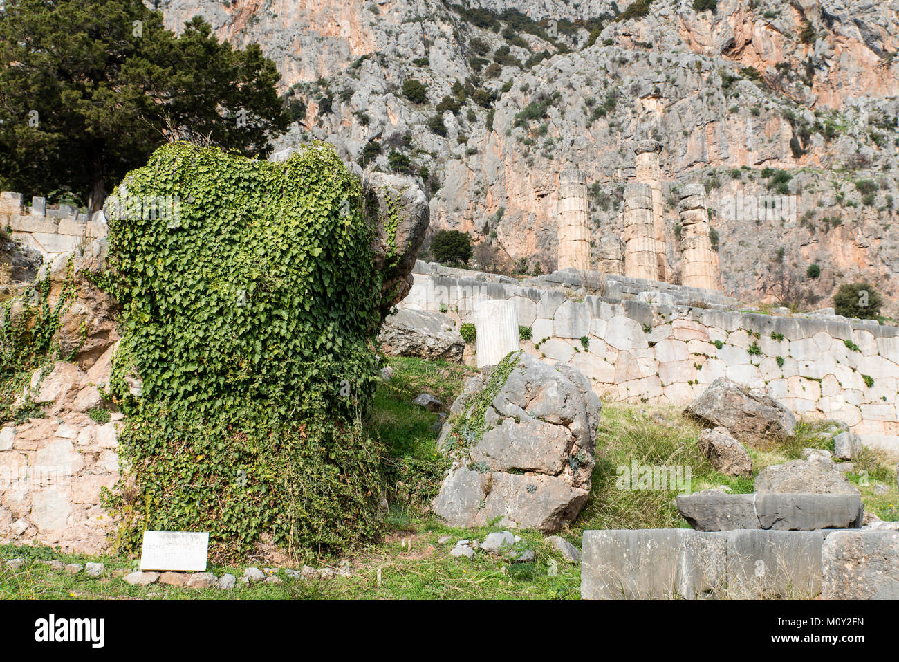 Temple d'Apollon à Delphes, un site archéologique en Grèce, au Mont Parnasse. Delphes est célèbre par l'oracle sur le sanctuaire dédié à Apollon Banque D'Images