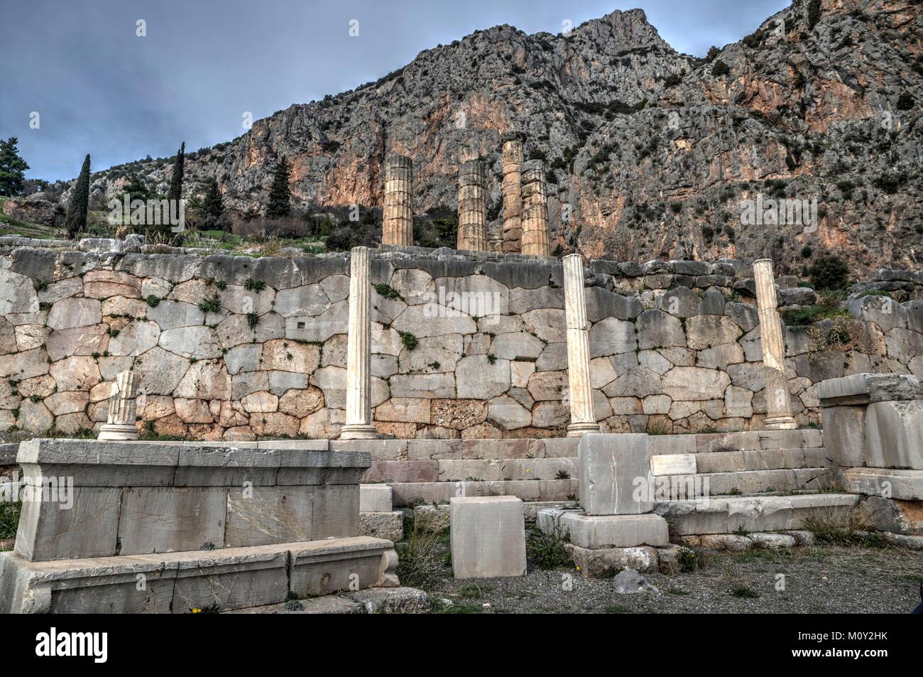 Temple d'Apollon à Delphes, un site archéologique en Grèce, au Mont Parnasse. Delphes est célèbre par l'oracle sur le sanctuaire dédié à Apollon Banque D'Images