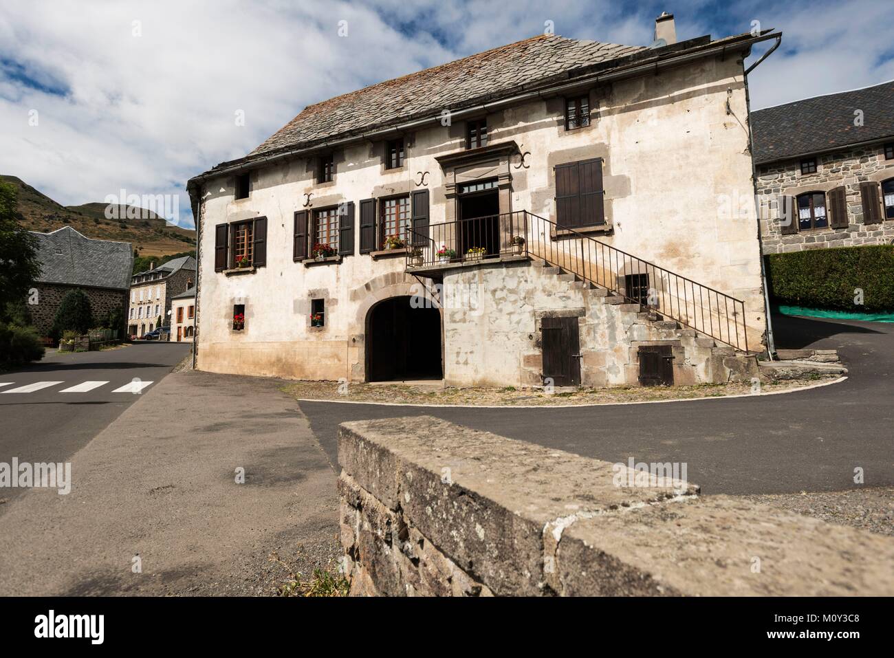 Salers - Village Médiéval Rue Du Foirail Salers Village salers cantal auvergne france Banque de photographies et d