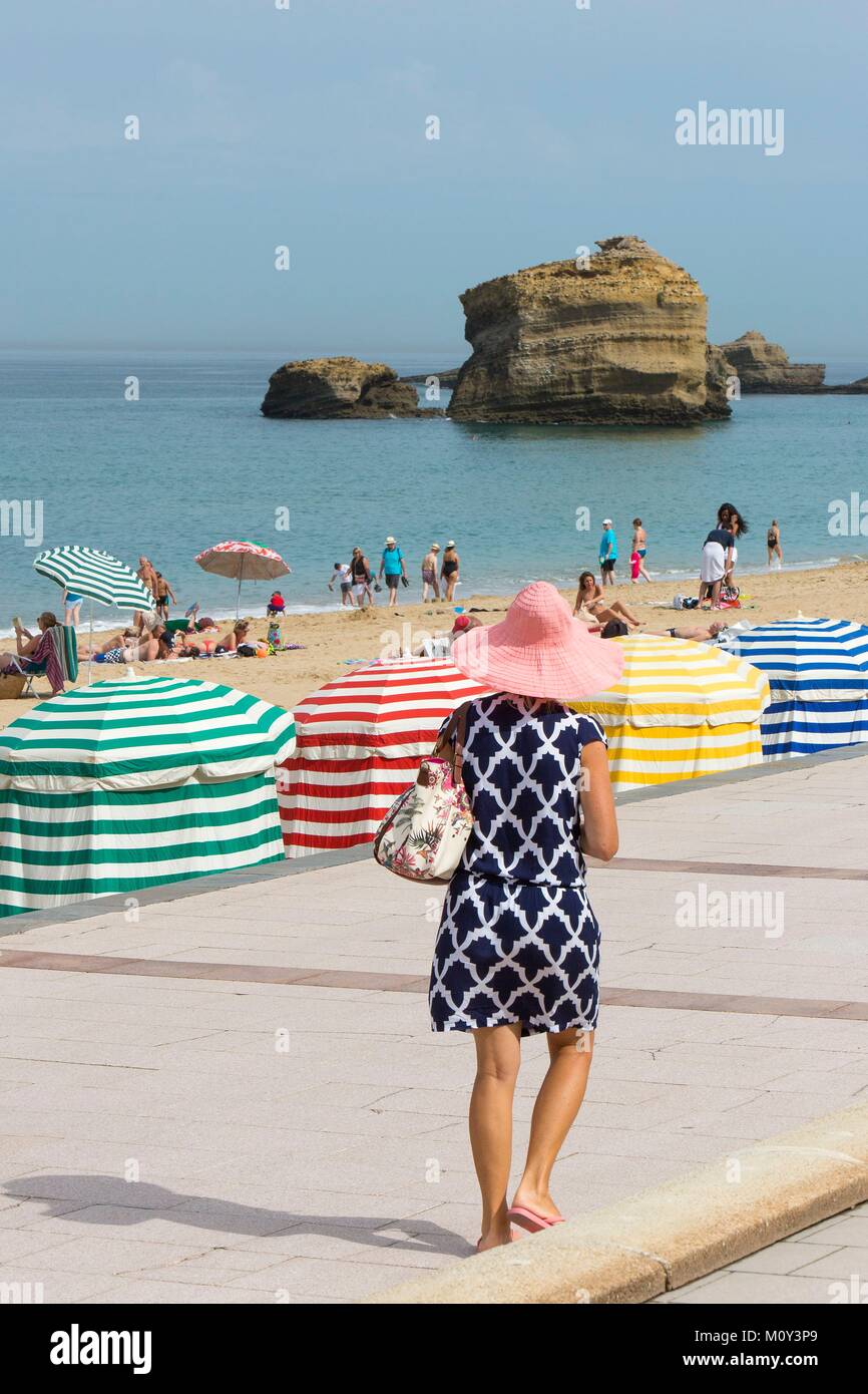 France, Pyrénées Atlantiques, Pays Basque, Biarritz, cabine de plage sur la  plage de Miramar Photo Stock - Alamy