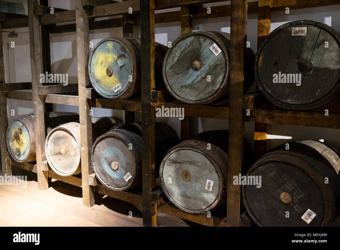 Teeling Whiskey, stockage dans des fûts en bois,distillerie distillerie Dublin, Irlande, Banque D'Images