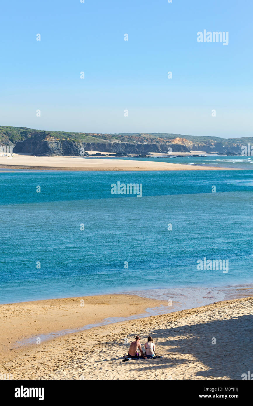 Plage dans le sud ouest de l'Alentejo et le Parc Naturel de la Côte Vicentine, sur la côte de l'Alentejo près de Vila Nova de Milfontes Banque D'Images