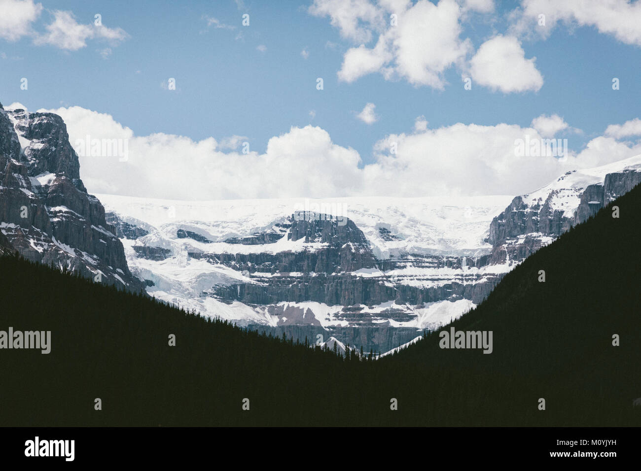 Vue panoramique des montagnes de neige sur Banque D'Images