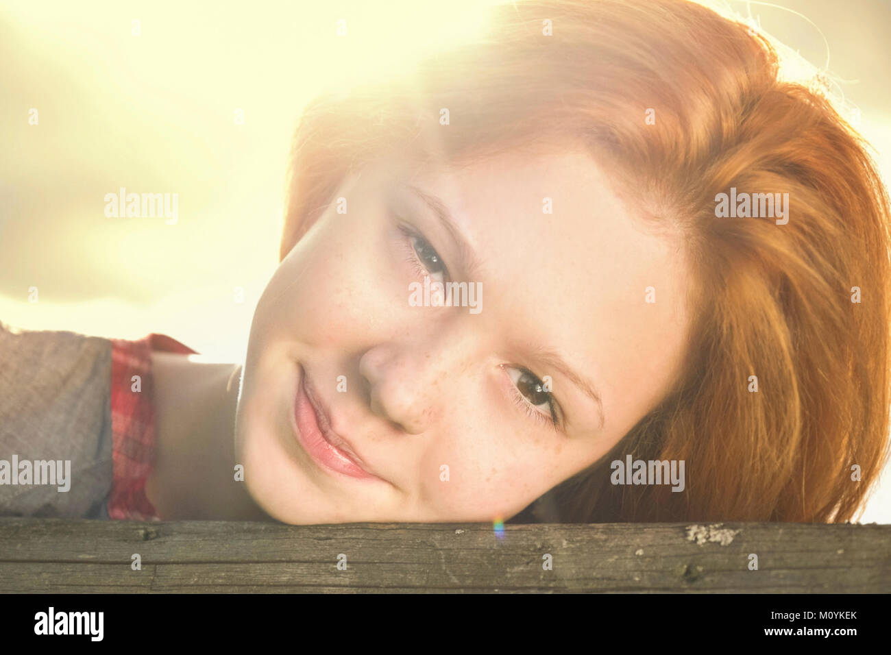 Close up of smiling Caucasian teenage girl Banque D'Images