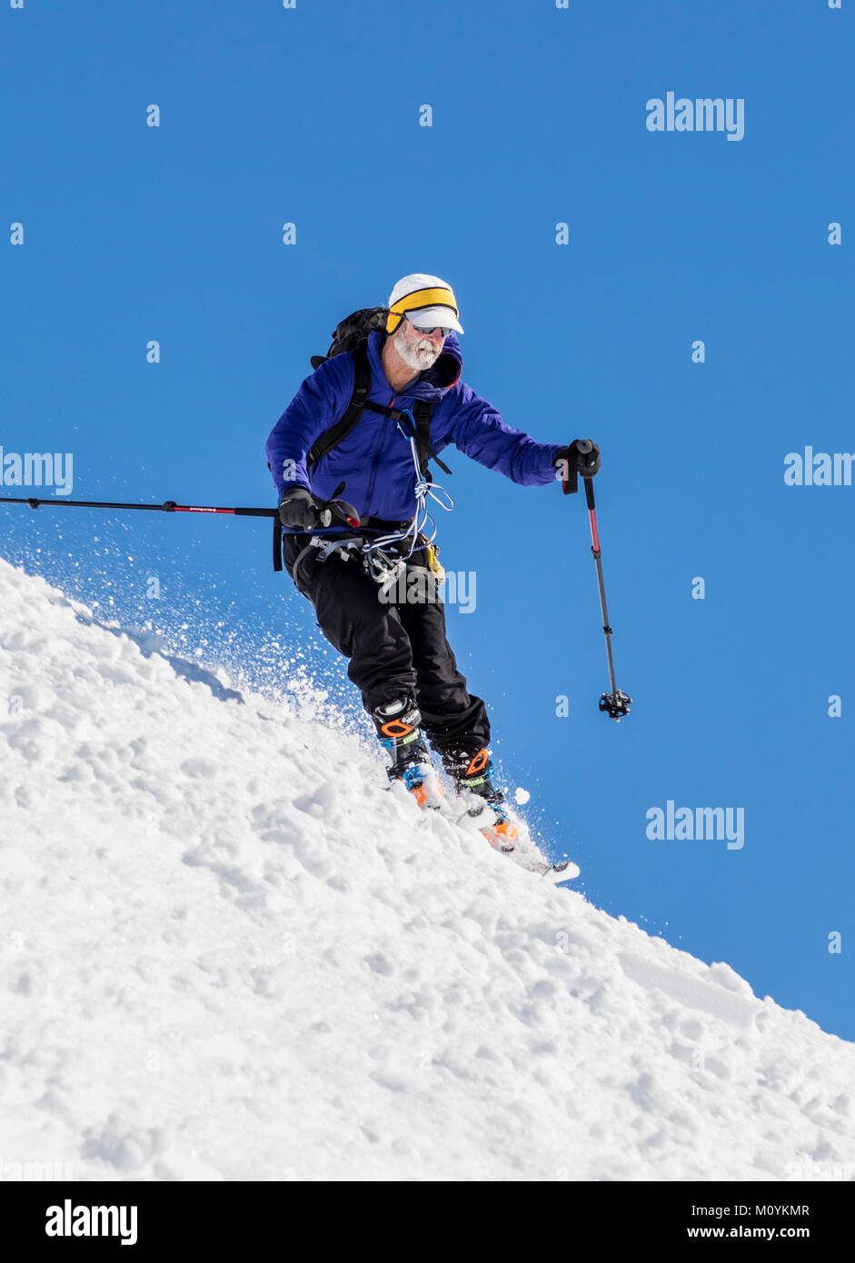 Ski alpin ski alpin de l'alpiniste dans l'Antarctique ; l'Île Nansen Banque D'Images