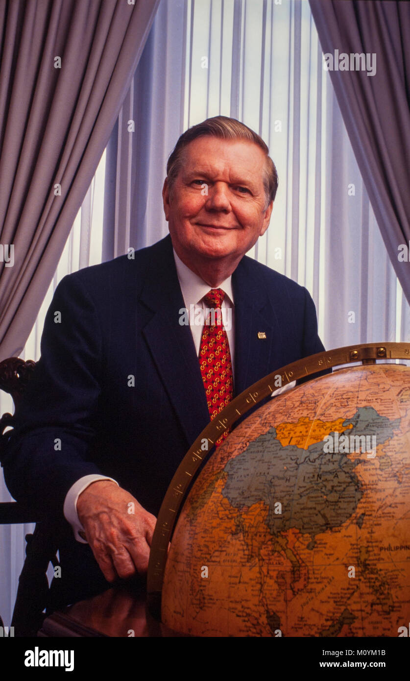 Paul S. Amos - dans son bureau AFLAC. AFLAC a été fondée par les frères John, Paul (mort en 2014), et William Amos à Columbus, en Géorgie en 1955. Banque D'Images