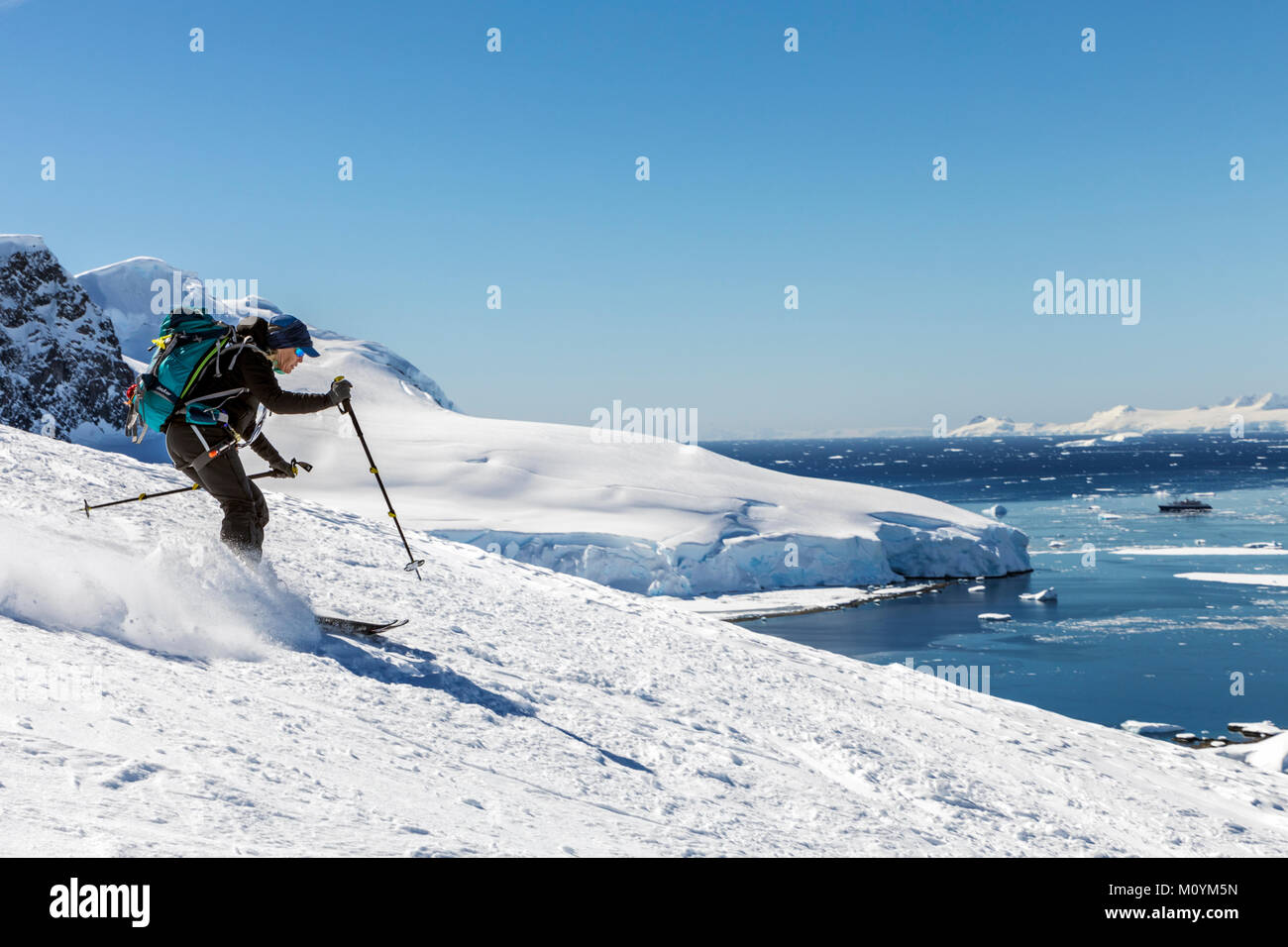 Ski alpin ski alpinisme alpin ; Île Nansen l'Antarctique ; Banque D'Images