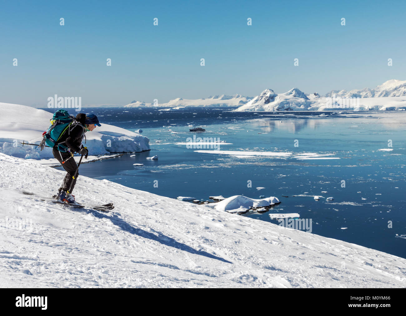 Ski alpin ski alpinisme alpin ; Île Nansen l'Antarctique ; Banque D'Images