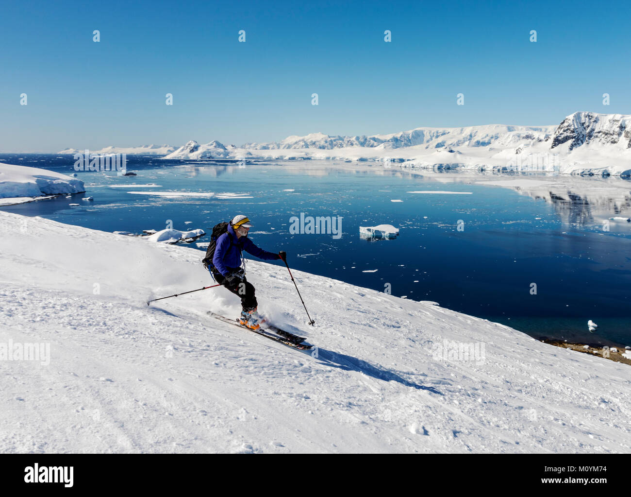 Ski alpin ski alpinisme alpin ; Île Nansen l'Antarctique ; Banque D'Images