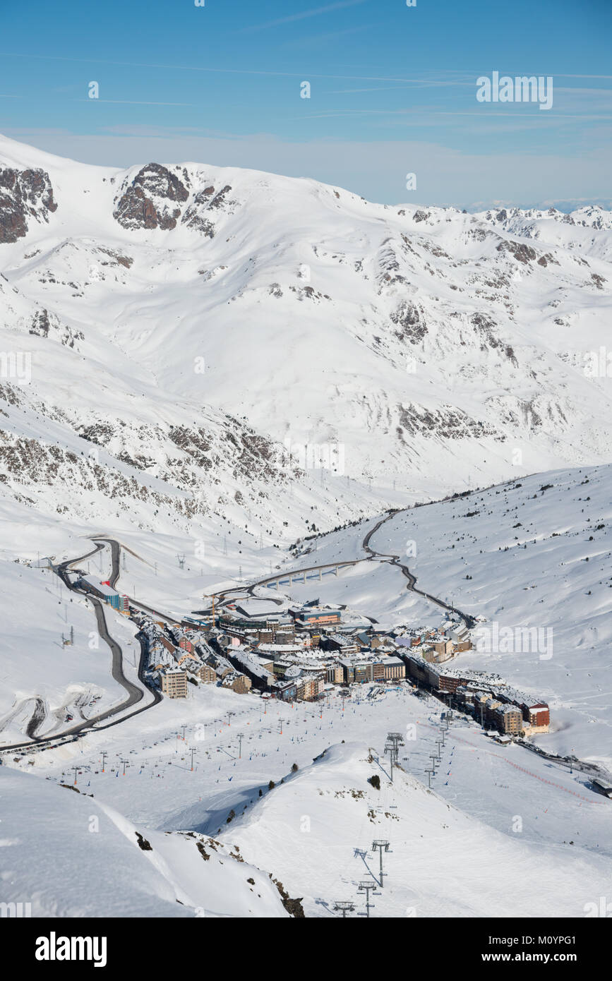 Location Pas De La Case Ski Une vue sur le pas de la case, Grandvalaria ski area, Andorre, Europe Photo  Stock - Alamy