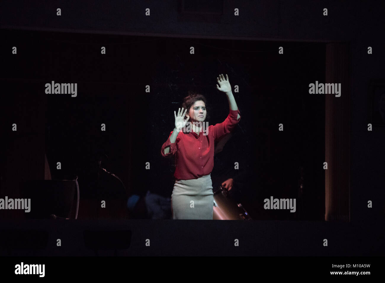 Londres, Royaume-Uni. 24 Jan, 2018. Peeping Tom présent Moeder (mère) au Barbican qui court du 24 au 27 janvier. La performance est de la parto London International Mime Festival 2018. Crédit photo : Danilo Moroni/Alamy Live News Banque D'Images