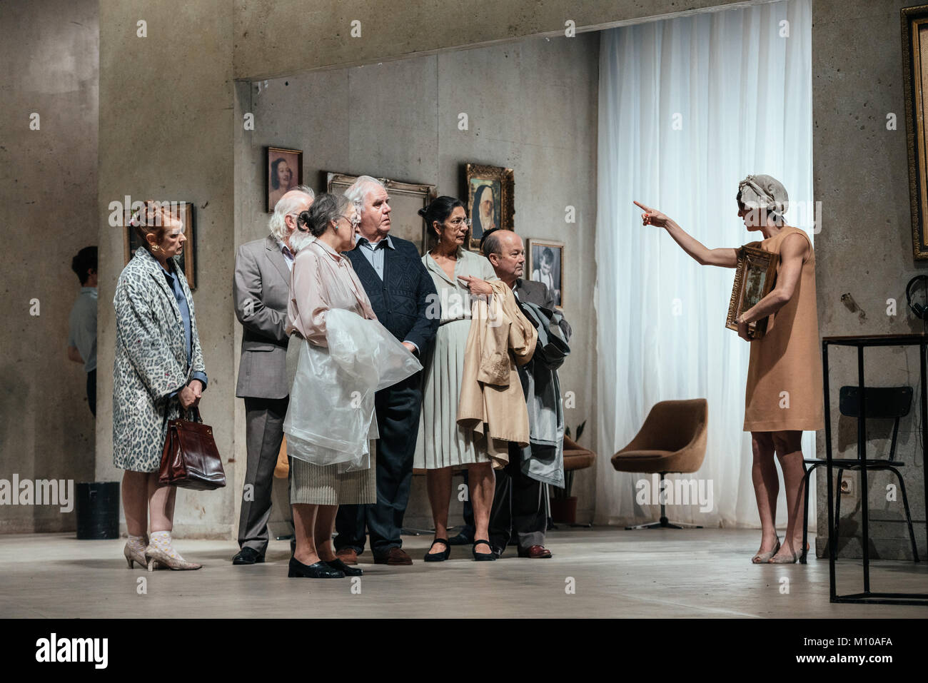 Londres, Royaume-Uni. 24 Jan, 2018. Peeping Tom présent Moeder (mère) au Barbican qui court du 24 au 27 janvier. La performance est de la parto London International Mime Festival 2018. Crédit photo : Danilo Moroni/Alamy Live News Banque D'Images