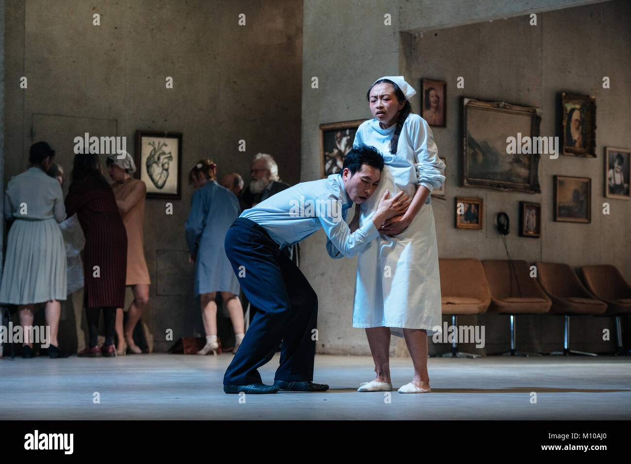 Londres, Royaume-Uni. 24 Jan, 2018. Peeping Tom présent Moeder (mère) au Barbican qui court du 24 au 27 janvier. La performance est de la parto London International Mime Festival 2018. Crédit photo : Danilo Moroni/Alamy Live News Banque D'Images