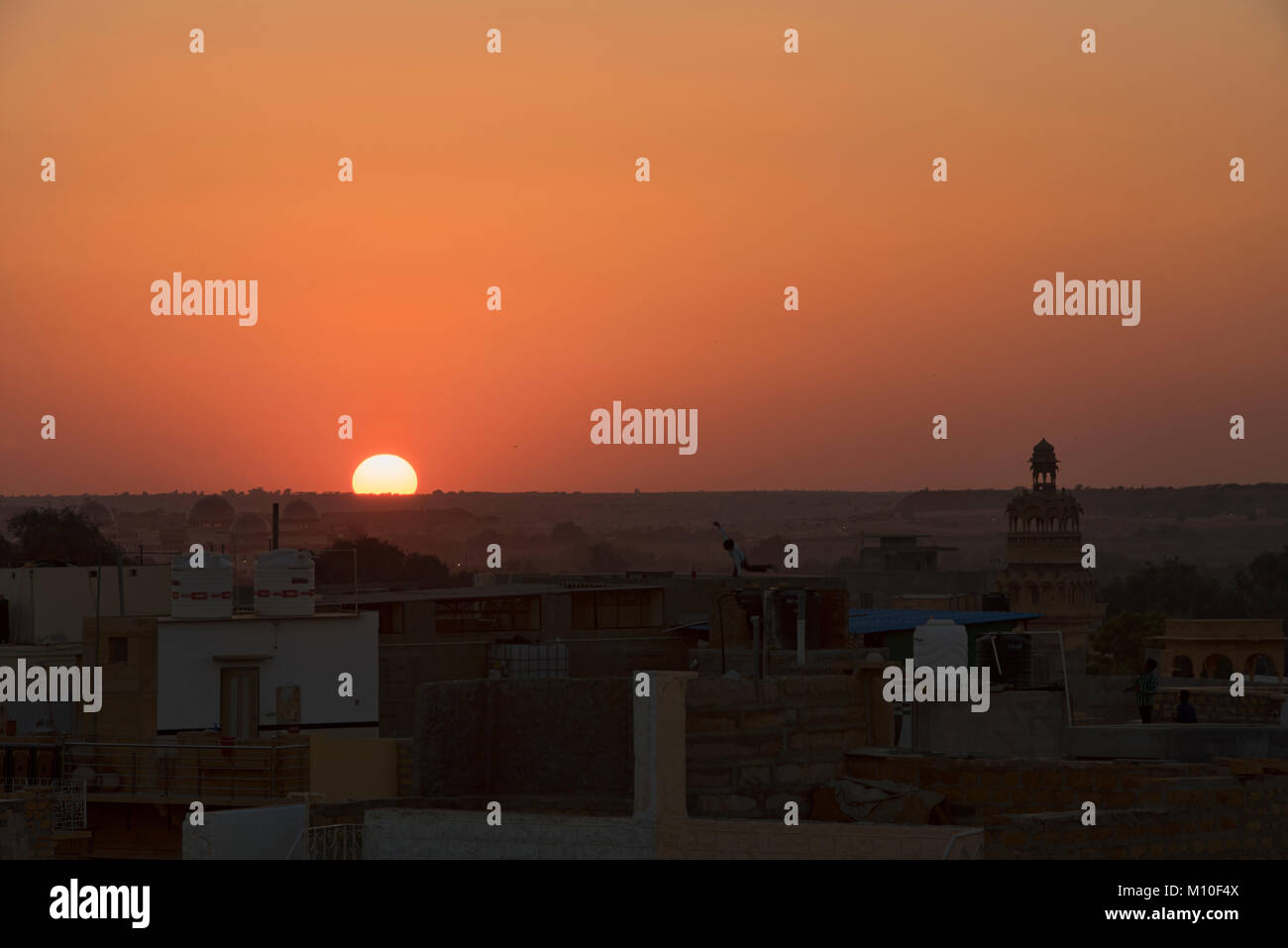 Tazia Tower silhouette au coucher du soleil, Jaisalmer, Rajasthan, India Banque D'Images