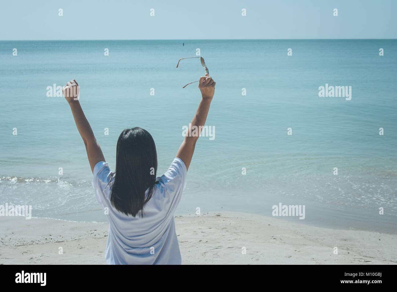 Elle et lui sur la plage Banque de photographies et d’images à haute