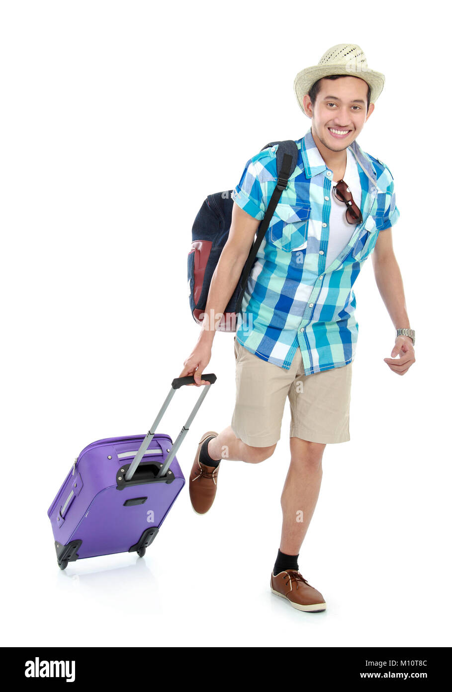 Portrait d'un touriste marcher avec valise isolé sur fond blanc Banque D'Images