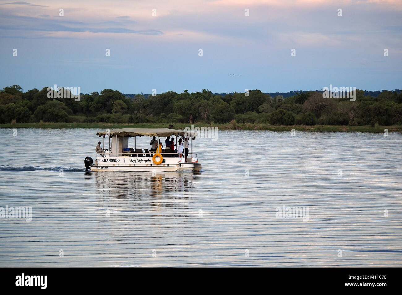 ZIMBABWE : l'Afrique,voile exploité par Khanondo Safari et excursions sur le fleuve Zambèze Banque D'Images
