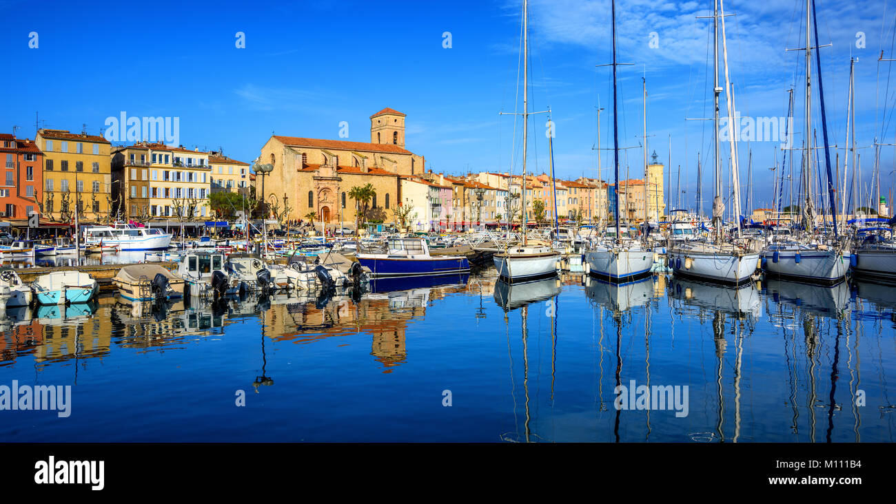 Panorama de la vieille ville et du port de La Ciotat par Marseille, Provence, France Banque D'Images