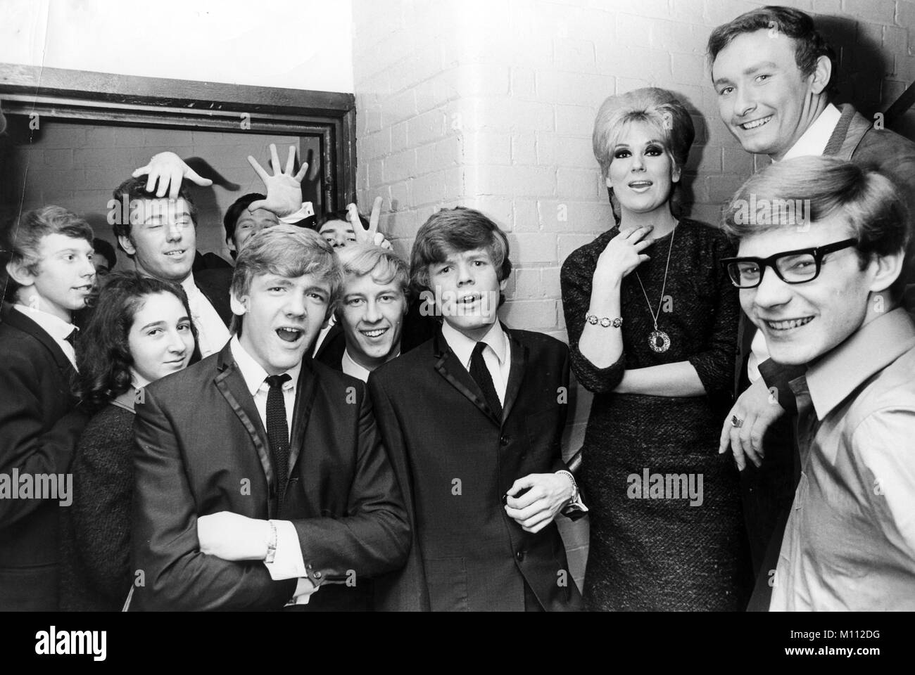 DUSTY SPRINGFIELD (1939-1999) Chanteuse avec les membres de Brian Poole et l'Ange et Axelle Red. Photo : Tony Gale Banque D'Images