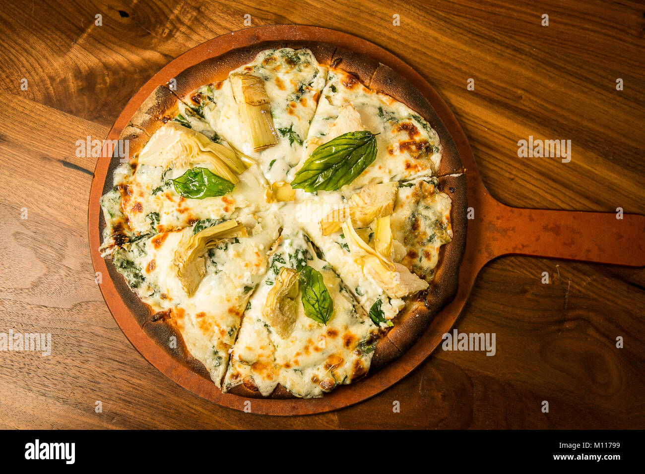 Quatre Fromages Pizza végétarienne avec Artichaut Banque D'Images