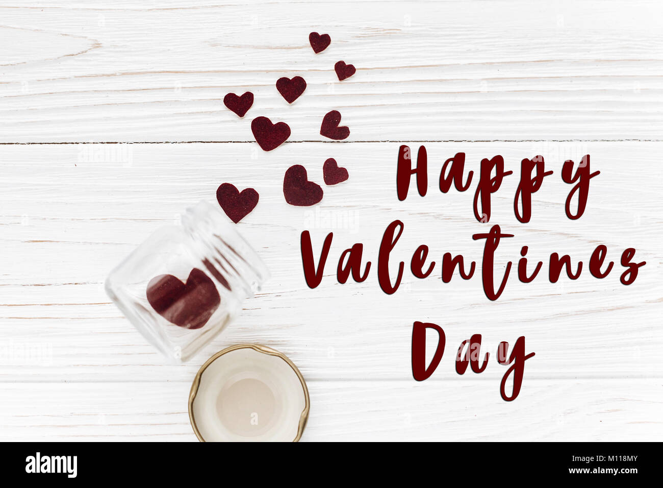 Happy Valentines Day Texts Happy Valentines Day Text Sign.happy Valentine Day. Pot En Verre Élégant  Coeur Blanc Sur Fond De Bois. Rare Carte. Carte De Souhaits Télévision  Coucha Avec Photo Stock - Alamy