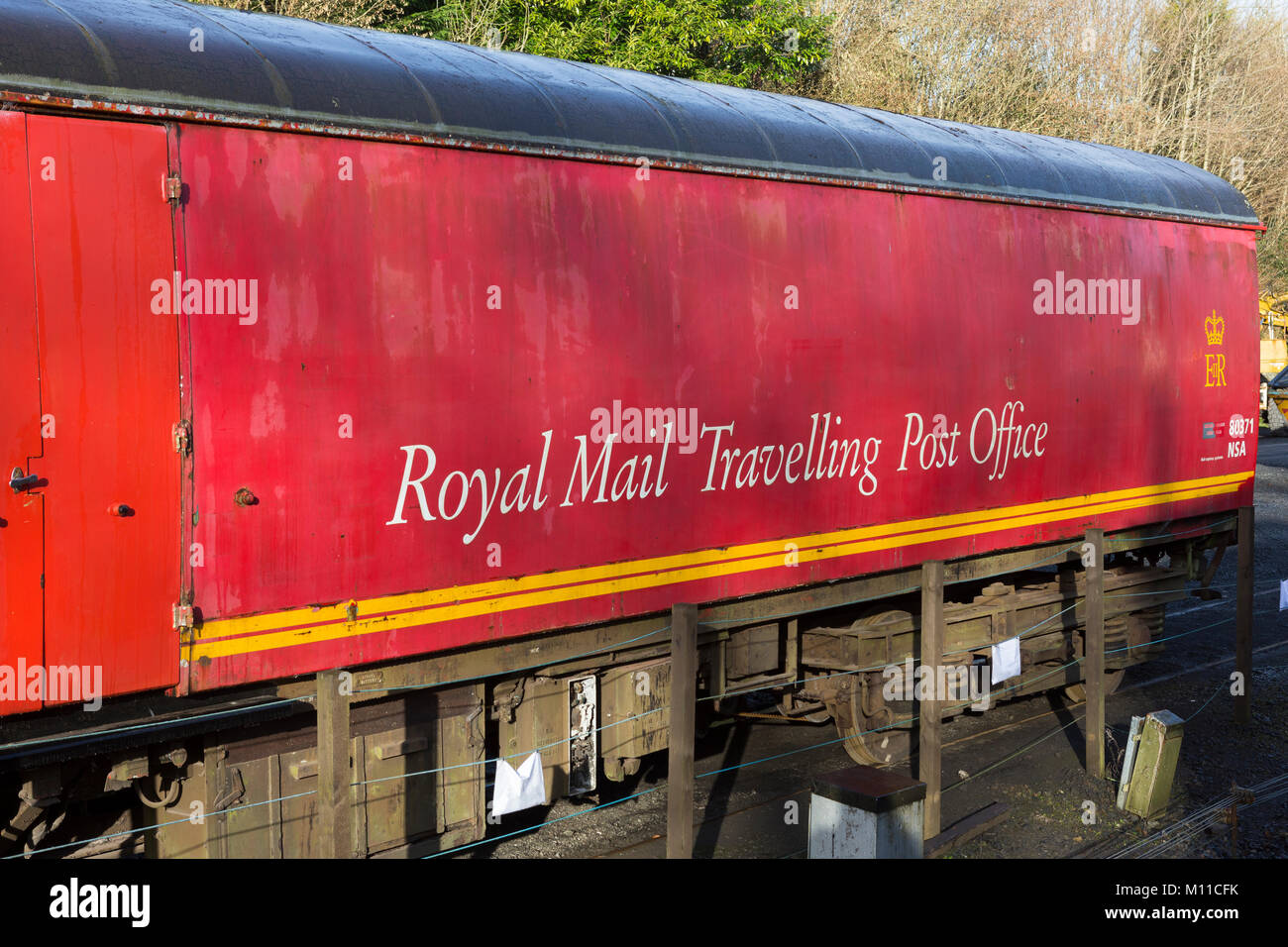 Bureau de poste voyage Royal Mail chariot au fer à vapeur de Gwili attraction à bras Bronwydd, Carmarthen, Carmarthenshire, Pays de Galles, Royaume-Uni Banque D'Images