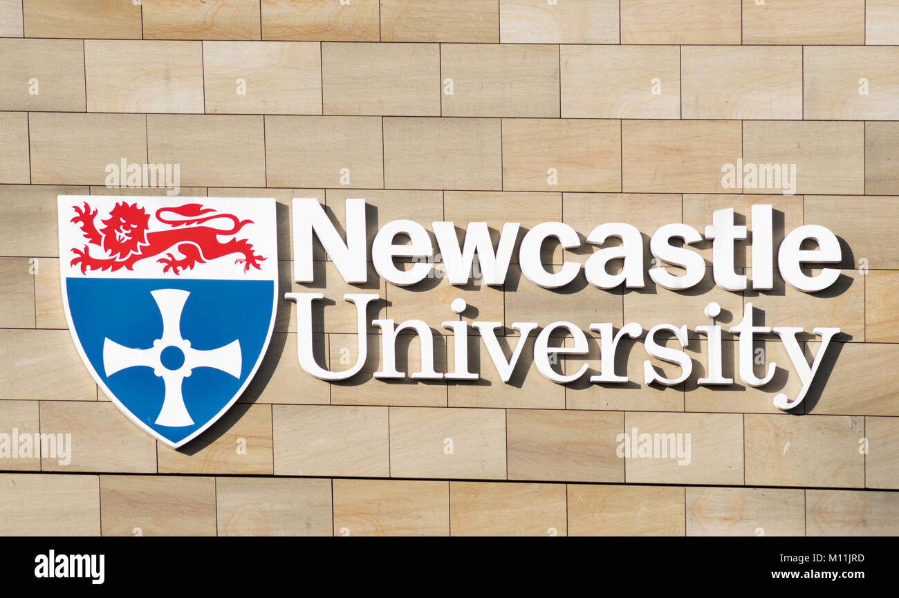 La crête ou blason de l'Université de Newcastle, Angleterre du Nord-Est, Royaume-Uni Banque D'Images