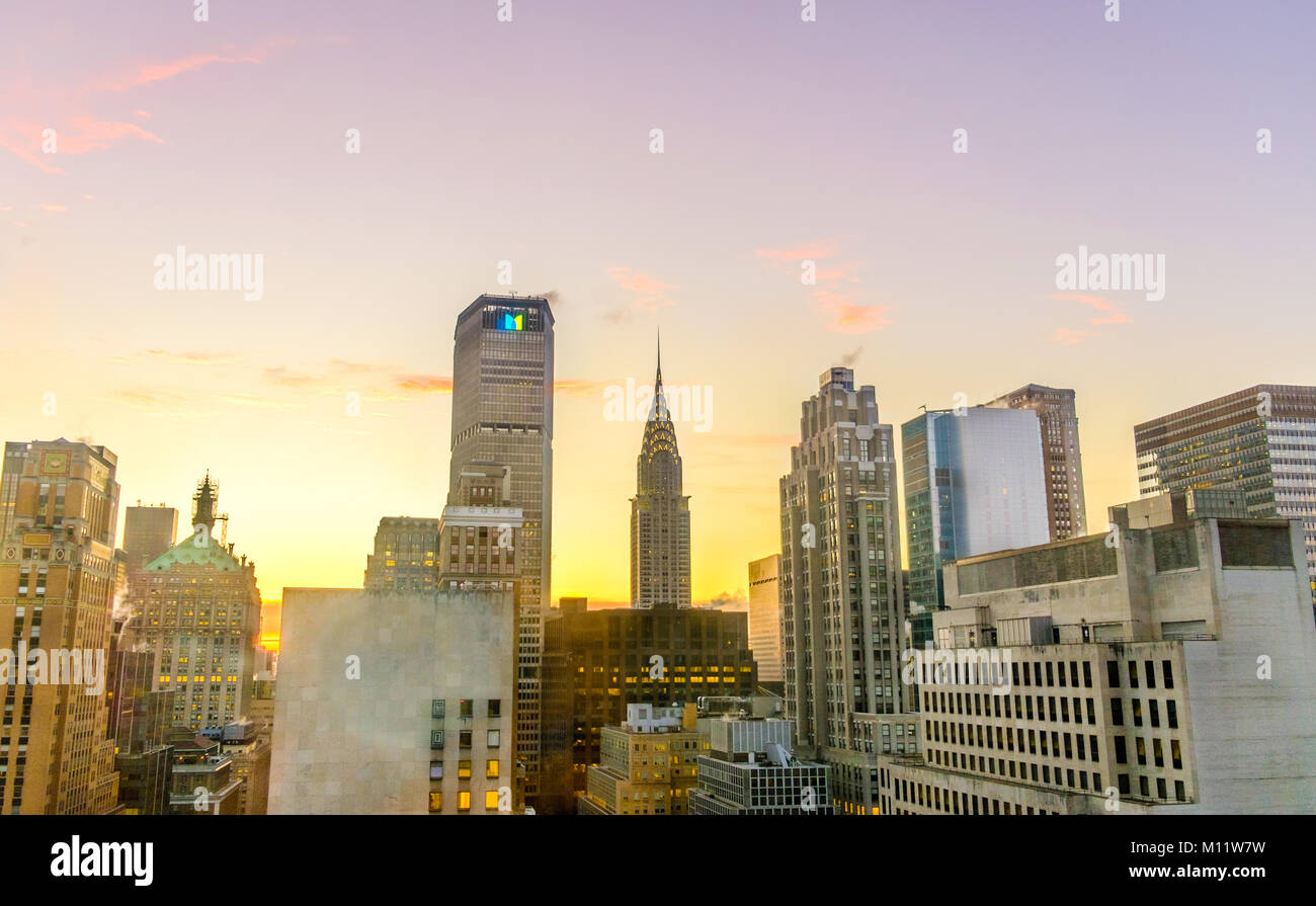 New York City, États-Unis, 2018 janvier, vue sur le lever du soleil au-dessus de Manhattan depuis le 29e étage Banque D'Images