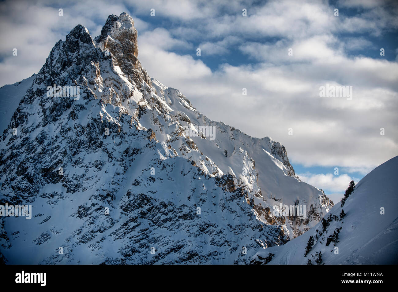 L'Aiguille du fruit sommet entre Courchevel et Méribel dans les Alpes  françaises Photo Stock - Alamy