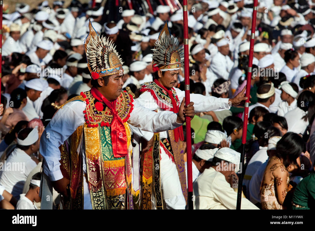 L'île de Bali, Indonésie, Alassari, Sea temple appelé Pura Batu Ponjok. Festival pour honorer les dieux de la mer. Melasty Festival de purification. Banque D'Images