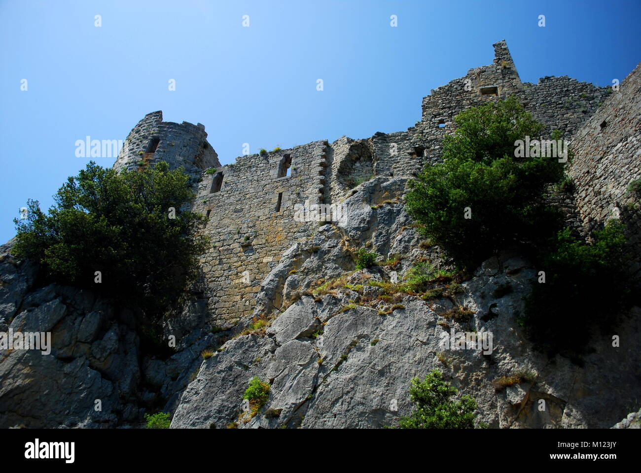 L'intérieur le château de Puilaurens dans le sud de la France, construit par les Cathares qui a suivi une version gnostique du christianisme. Elles sont considérées par beaucoup d'altern Banque D'Images