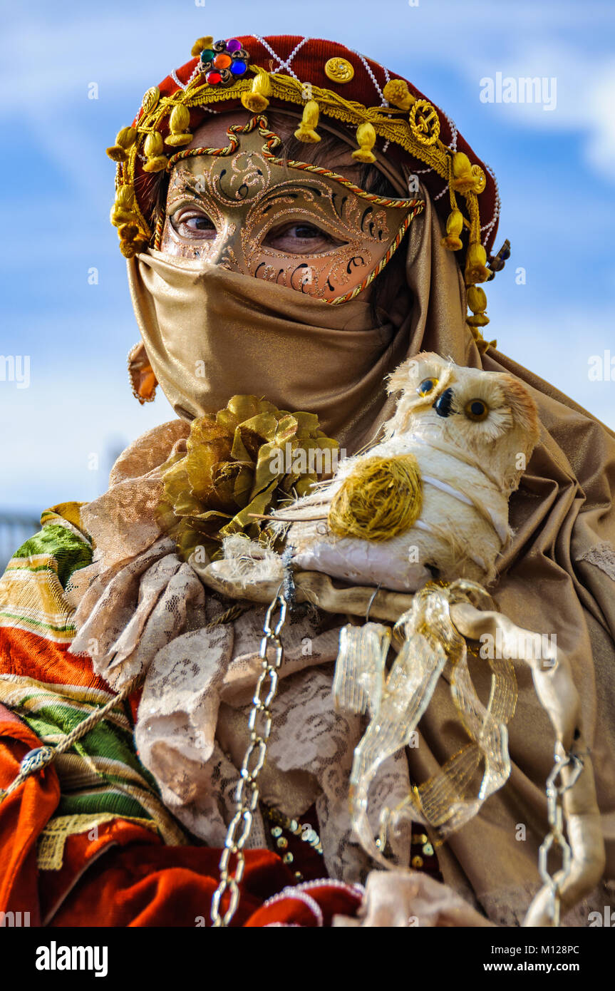 Fille dans le masque de carnaval de Venise en Italie 2017 Banque D'Images