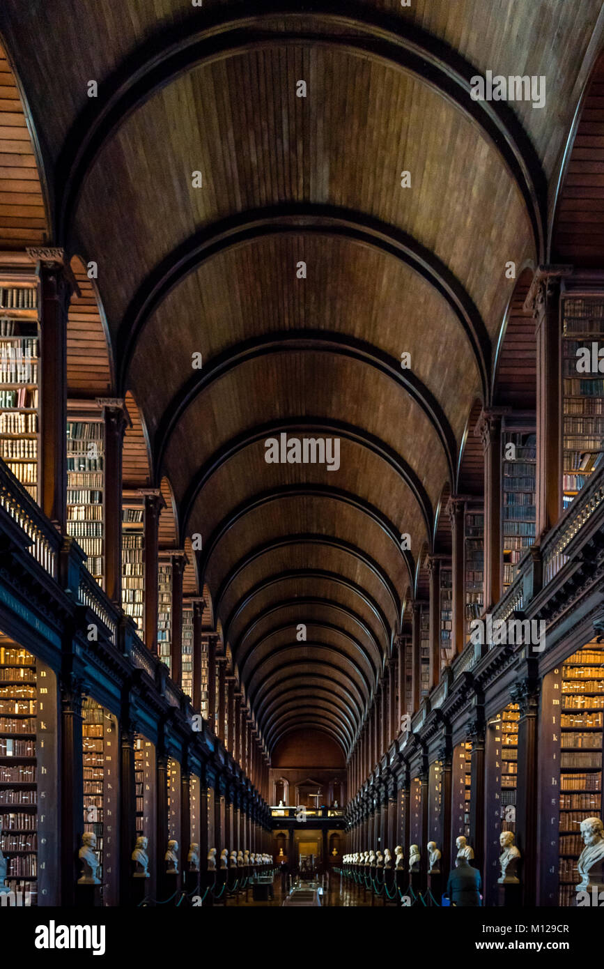 Les prix dans l'ancienne Bibliothèque, Trinity College, Dublin Banque D'Images