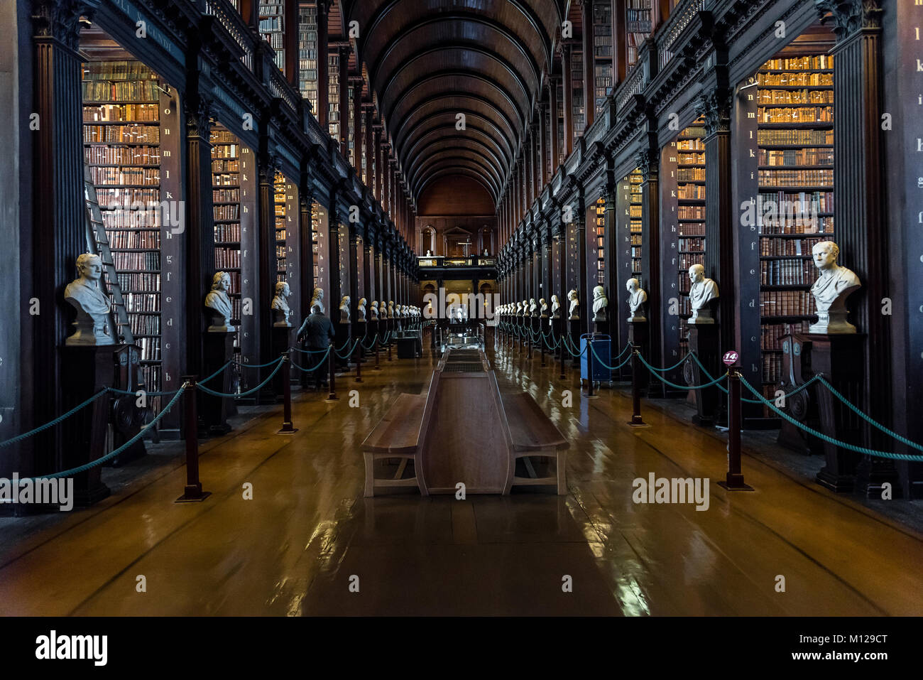 Les prix dans l'ancienne Bibliothèque, Trinity College, Dublin Banque D'Images