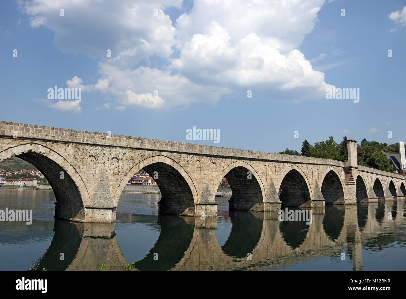 Vieux pont de pierre sur la rivière Drina, Visegrad Banque D'Images