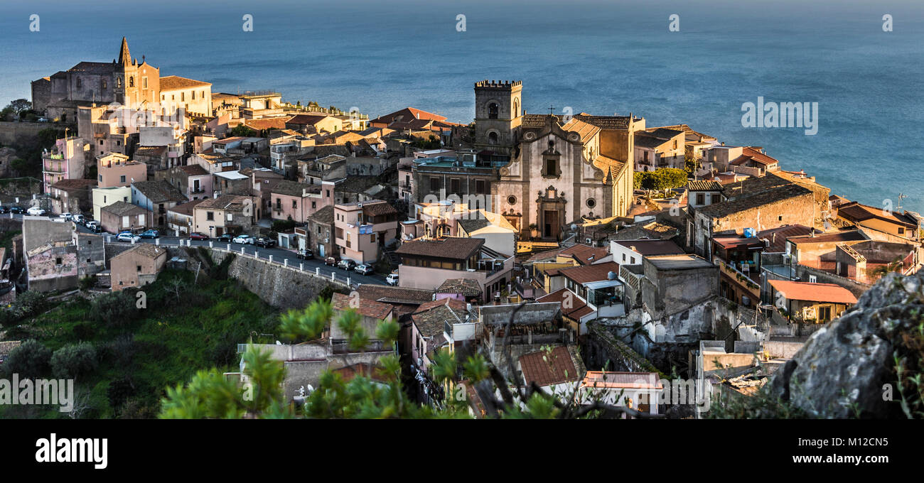 Un belvédère de Forza D'Angro, une charmante petite ville dans la province de Messine, Sicile Banque D'Images