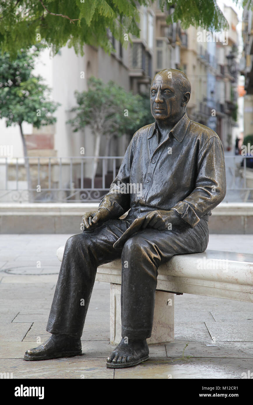 Pablo Picasso Statue.faite par le sculpteur Francisco Lopez Hernandez dans la Plaza de la Merced Malaga Espagne Banque D'Images