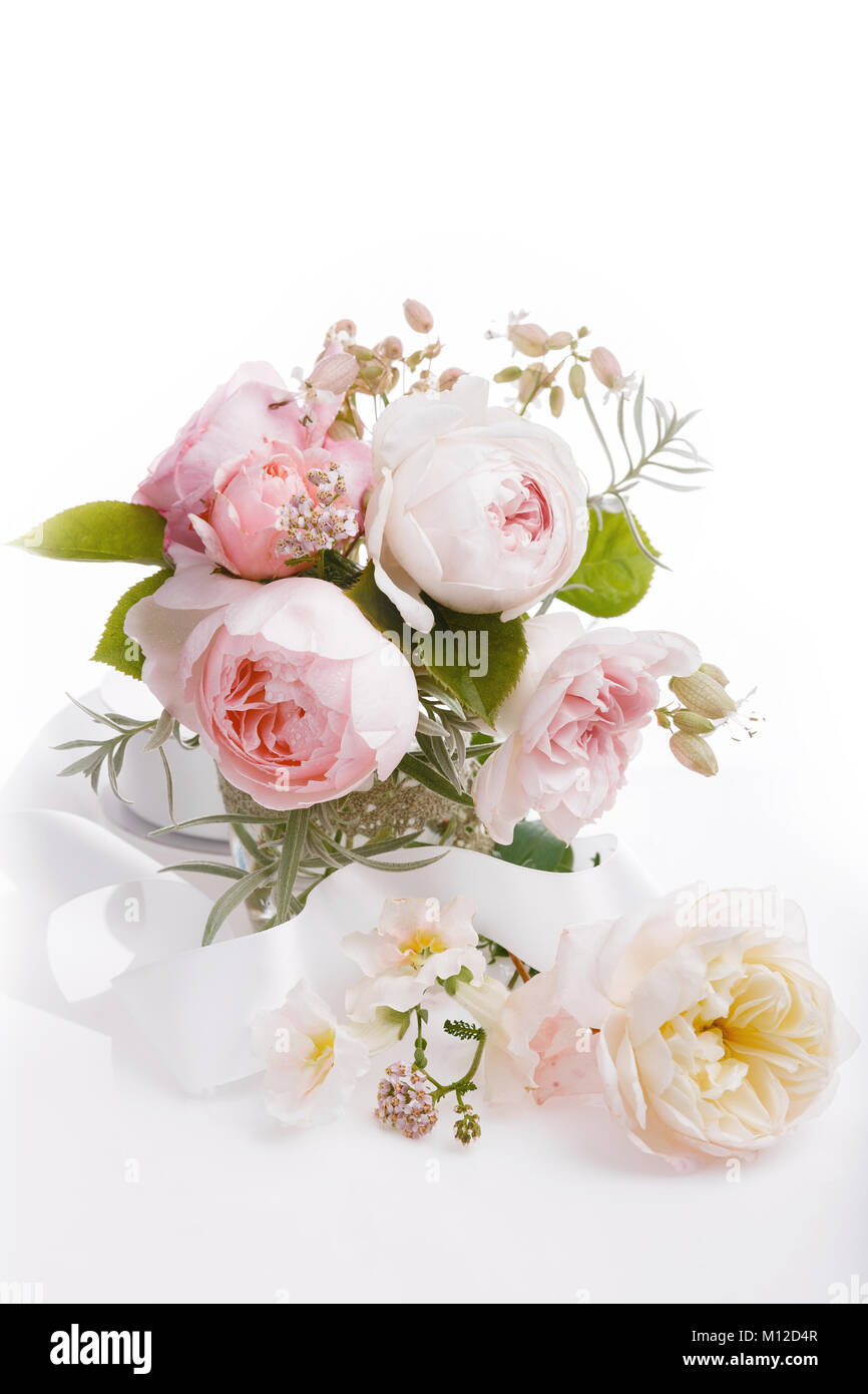Beau Bouquet De Fleurs Rose Anglaise Sur Fond Blanc Carte