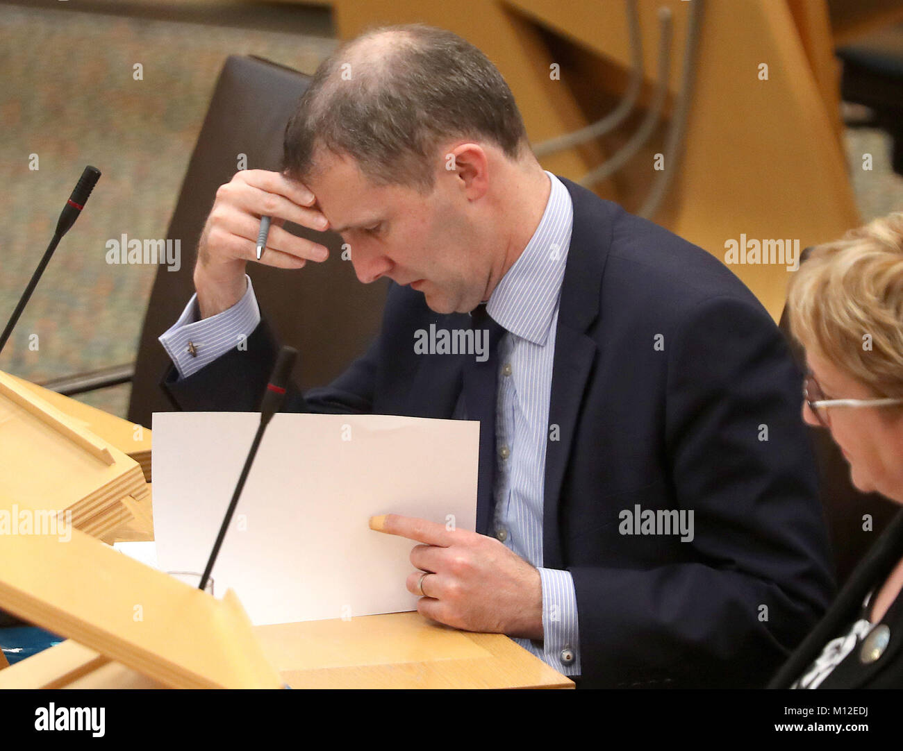 Secrétaire de la Justice Michael Matheson lors d'un débat sur le comportement offensif au football et menace les communications (Scotland) Act, dans l'hémicycle au parlement écossais à Édimbourg. Banque D'Images