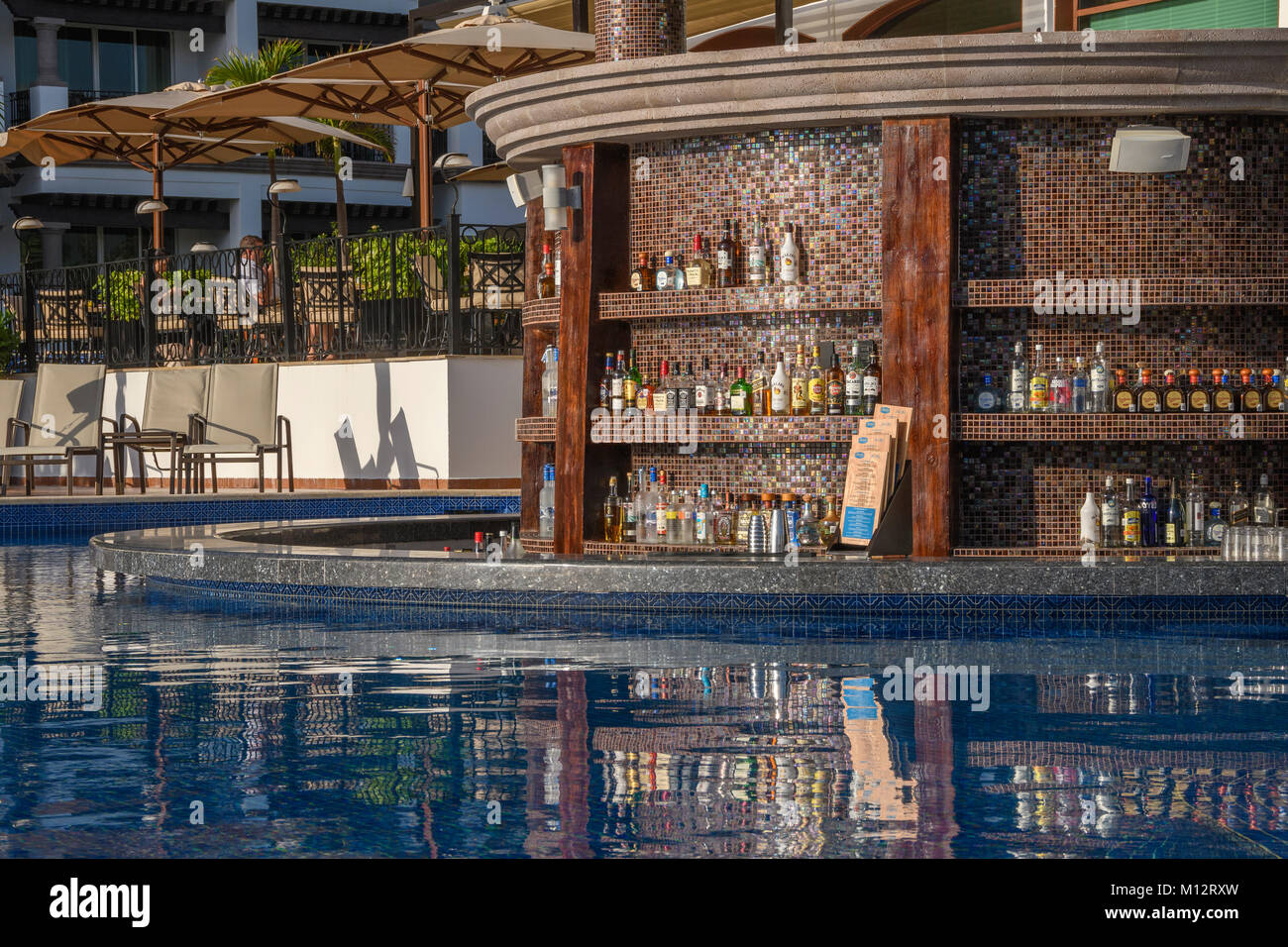 Bar de la piscine au Grand Residences Riviera Cancun, Riviera Maya, Puerto Morelos, Quintana Roo, Yucatan, Mexique. Banque D'Images