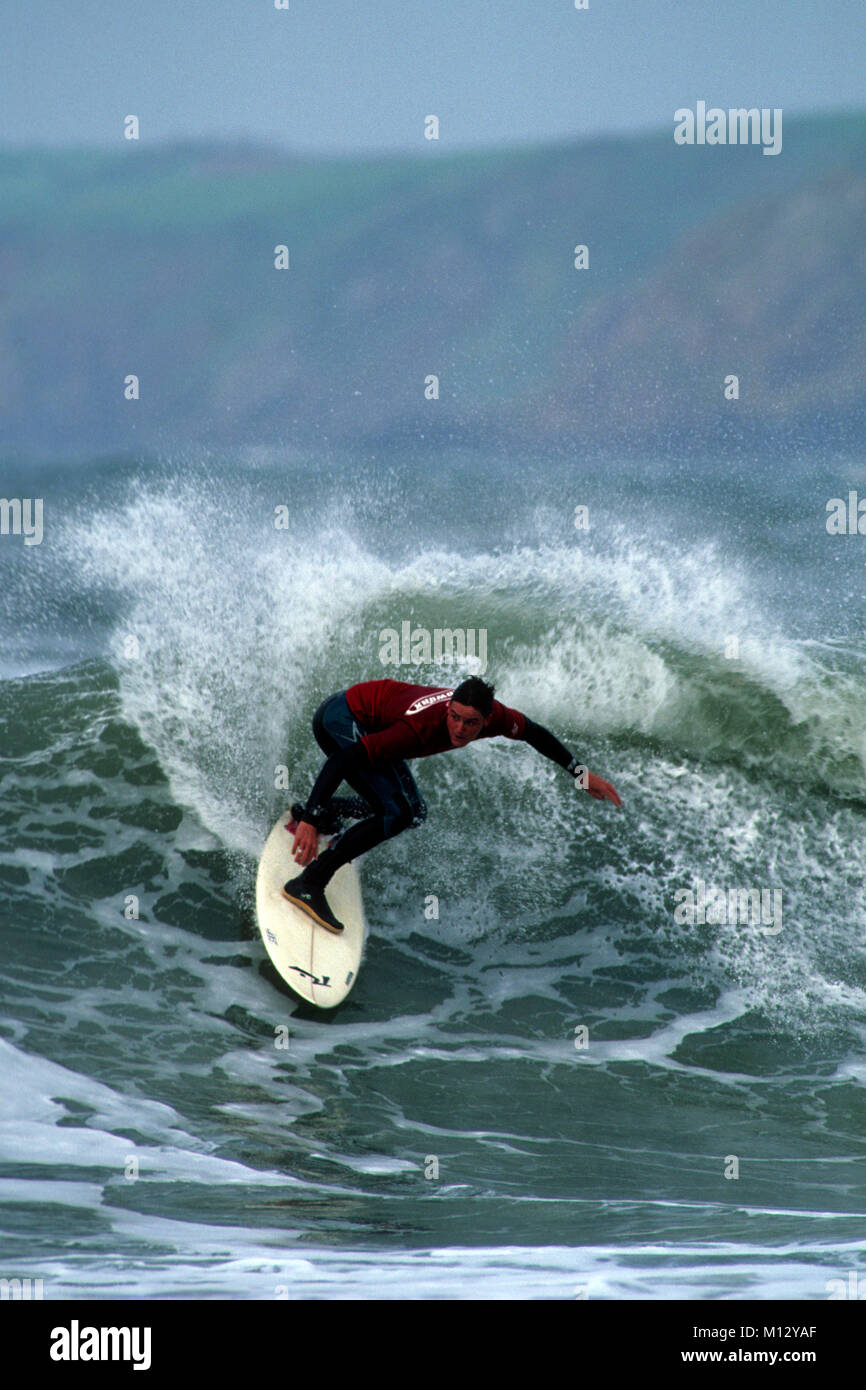 Le gallois Nathan Phillips, championne de surf 1999 surf à St Florence Banque D'Images